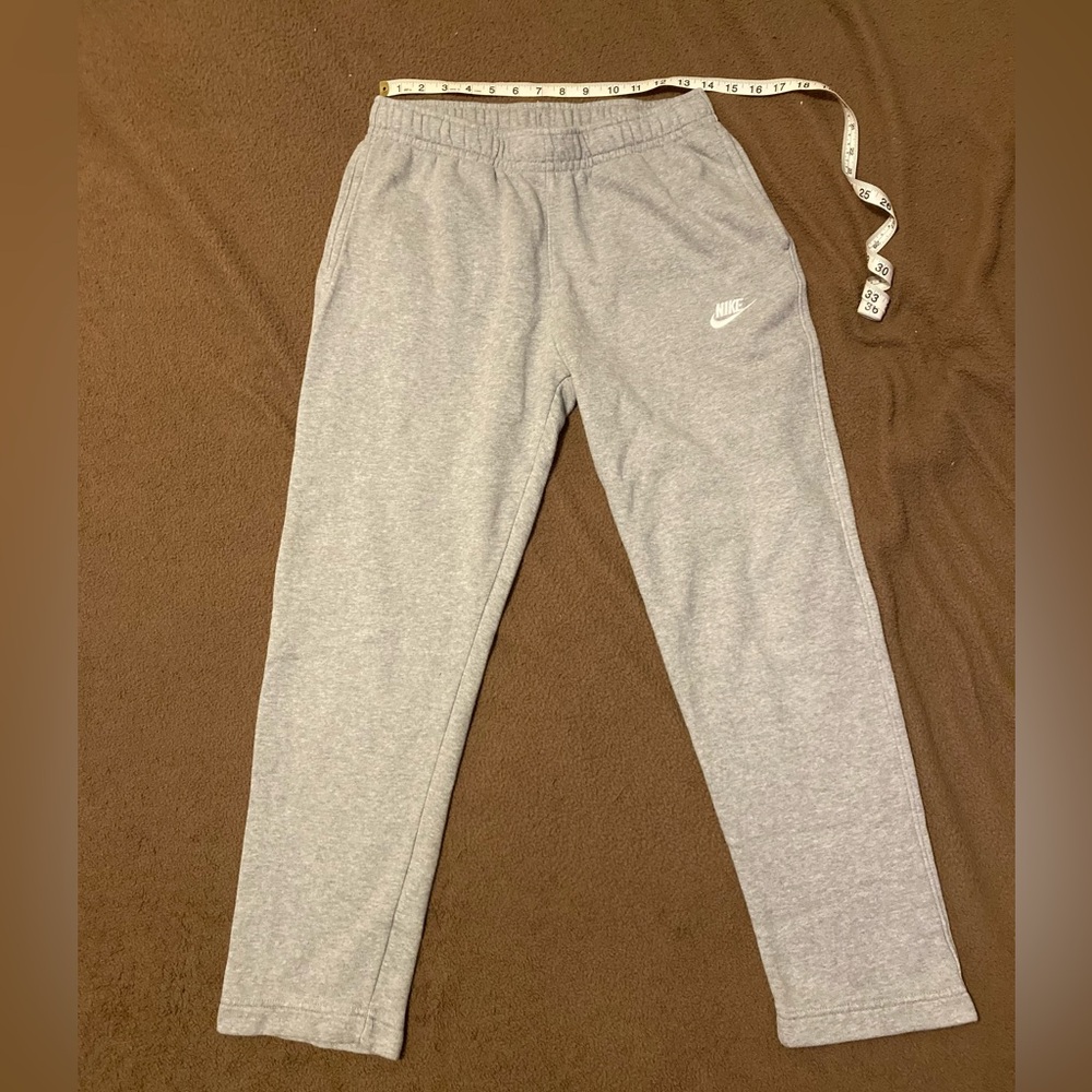 Nike Sweatpants. SEE PICS FOR MEASUREMENTS.